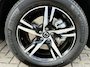 Volvo XC40 2.0 B4 Plus Dark | Trekhaak | 2.000KG Trekgewicht | Winterwielenset €995 | Harman Kardon Audio | Achteruitrijcamera | Parkeersensoren | Keyless Entry | Elektrische Achterklep | Elektrisch Verstelbare Voorstoelen | Stoelverwarming | Google Navigatie | Apple Carplay | Android Auto | Lichtmetalen Velgen 18 inch