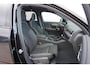 Volvo XC40 2.0 B4 Plus Black Edition | Adaptieve Cruise Control | Harman Kardon Audio | Trekhaak | Verwarmbare Vooruit | Getint Glas | Elektr. Stoelen | Stoel + Stuurverwarming | Parkeercamera |