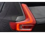 Volvo XC40 2.0 B4 Plus Black Edition | Adaptieve Cruise Control | Harman Kardon Audio | Trekhaak | Verwarmbare Vooruit | Getint Glas | Elektr. Stoelen | Stoel + Stuurverwarming | Parkeercamera |