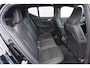 Volvo XC40 2.0 B4 Plus Black Edition | Adaptieve Cruise Control | Harman Kardon Audio | Trekhaak | Verwarmbare Vooruit | Getint Glas | Elektr. Stoelen | Stoel + Stuurverwarming | Parkeercamera |
