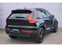 Volvo XC40 2.0 B4 Plus Black Edition | Adaptieve Cruise Control | Harman Kardon Audio | Trekhaak | Verwarmbare Vooruit | Getint Glas | Elektr. Stoelen | Stoel + Stuurverwarming | Parkeercamera |