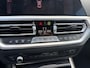 BMW 3-Serie 320i xDrive High Executive Edition | Navigatie | Head-Up Display | DAB | Privacy Glass | Lederen Bekleding |