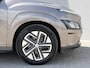 Hyundai Kona Electric EV Fashion 39 kWh / SOH 100% / Fabrieksgarantie accu tot 20-05-2030 / Stuur-/Stoelverwarming / Navigatie / Apple Carplay/Android Auto / Achteruitrijcamera / 3-fase / Bluelink /