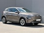 Hyundai Kona Electric EV Fashion 39 kWh / SOH 100% / Fabrieksgarantie accu tot 20-05-2030 / Stuur-/Stoelverwarming / Navigatie / Apple Carplay/Android Auto / Achteruitrijcamera / 3-fase / Bluelink /