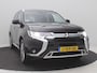 Mitsubishi Outlander 2.4 PHEV Pure / Stoelverwarming / Navigatie via Android Auto/Apple Carplay / Cruise Control / Achteruit Rij Camera / Trekhaak / 1500 kg Trekgewicht / Dealeronderhouden /