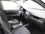 Mitsubishi Outlander 2.4 PHEV Pure / Stoelverwarming / Navigatie via Android Auto/Apple Carplay / Cruise Control / Achteruit Rij Camera / Trekhaak / 1500 kg Trekgewicht / Dealeronderhouden /
