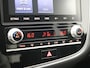Mitsubishi Outlander 2.4 PHEV Pure / Stoelverwarming / Navigatie via Android Auto/Apple Carplay / Cruise Control / Achteruit Rij Camera / Trekhaak / 1500 kg Trekgewicht / Dealeronderhouden /