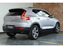 Volvo XC40 B4 Plus Dark | Trekhaak Semi-elektrisch | Adaptieve Cruise Control | Pilot Assist | Google Infotainment | Verwarmbare voorstoelen | Verwarmbaar stuurwiel | Blind Spot Information System | Verwarmbare voorruit | Parkeercamera | Parkeersensoren voor + achter |