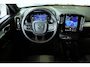 Volvo XC40 B4 Plus Dark | Trekhaak Semi-elektrisch | Adaptieve Cruise Control | Pilot Assist | Google Infotainment | Verwarmbare voorstoelen | Verwarmbaar stuurwiel | Blind Spot Information System | Verwarmbare voorruit | Parkeercamera | Parkeersensoren voor + achter |