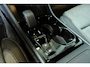 Volvo XC40 B4 Plus Dark | Trekhaak Semi-elektrisch | Adaptieve Cruise Control | Pilot Assist | Google Infotainment | Verwarmbare voorstoelen | Verwarmbaar stuurwiel | Blind Spot Information System | Verwarmbare voorruit | Parkeercamera | Parkeersensoren voor + achter |