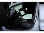 Volvo XC40 B4 Plus Dark | Trekhaak Semi-elektrisch | Adaptieve Cruise Control | Pilot Assist | Google Infotainment | Verwarmbare voorstoelen | Verwarmbaar stuurwiel | Blind Spot Information System | Verwarmbare voorruit | Parkeercamera | Parkeersensoren voor + achter |