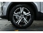 Volvo XC40 B4 Plus Dark | Trekhaak Semi-elektrisch | Adaptieve Cruise Control | Pilot Assist | Google Infotainment | Verwarmbare voorstoelen | Verwarmbaar stuurwiel | Blind Spot Information System | Verwarmbare voorruit | Parkeercamera | Parkeersensoren voor + achter |