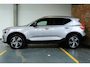 Volvo XC40 B4 Plus Dark | Trekhaak Semi-elektrisch | Adaptieve Cruise Control | Pilot Assist | Google Infotainment | Verwarmbare voorstoelen | Verwarmbaar stuurwiel | Blind Spot Information System | Verwarmbare voorruit | Parkeercamera | Parkeersensoren voor + achter |
