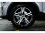 Volvo XC40 B4 Plus Dark | Trekhaak Semi-elektrisch | Adaptieve Cruise Control | Pilot Assist | Google Infotainment | Verwarmbare voorstoelen | Verwarmbaar stuurwiel | Blind Spot Information System | Verwarmbare voorruit | Parkeercamera | Parkeersensoren voor + achter |