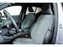 Volvo XC40 B4 Plus Dark | Trekhaak Semi-elektrisch | Adaptieve Cruise Control | Pilot Assist | Google Infotainment | Verwarmbare voorstoelen | Verwarmbaar stuurwiel | Blind Spot Information System | Verwarmbare voorruit | Parkeercamera | Parkeersensoren voor + achter |