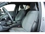 Volvo XC40 B4 Plus Dark | Trekhaak Semi-elektrisch | Adaptieve Cruise Control | Pilot Assist | Google Infotainment | Verwarmbare voorstoelen | Verwarmbaar stuurwiel | Blind Spot Information System | Verwarmbare voorruit | Parkeercamera | Parkeersensoren voor + achter |