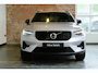 Volvo XC40 B4 Plus Dark | Trekhaak Semi-elektrisch | Adaptieve Cruise Control | Pilot Assist | Google Infotainment | Verwarmbare voorstoelen | Verwarmbaar stuurwiel | Blind Spot Information System | Verwarmbare voorruit | Parkeercamera | Parkeersensoren voor + achter |
