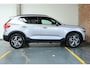 Volvo XC40 B4 Plus Dark | Trekhaak Semi-elektrisch | Adaptieve Cruise Control | Pilot Assist | Google Infotainment | Verwarmbare voorstoelen | Verwarmbaar stuurwiel | Blind Spot Information System | Verwarmbare voorruit | Parkeercamera | Parkeersensoren voor + achter |