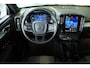 Volvo XC40 B4 Plus Dark | Trekhaak Semi-elektrisch | Adaptieve Cruise Control | Pilot Assist | Google Infotainment | Verwarmbare voorstoelen | Verwarmbaar stuurwiel | Blind Spot Information System | Verwarmbare voorruit | Parkeercamera | Parkeersensoren voor + achter |