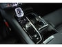 Volvo V90 T8 Plug-in hybrid AWD Ultra Dark | Bowers & Wilkins Premium Audio | Semi-elektrische Wegklapbare Trekhaak | Stoelventilatie | Stoelverwarming | Massage in voorstoelen | Luchtvering | 360° Parkeercamera | Parkeersensoren voor + achter | Stoelverwarming voor + achter