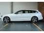 Volvo V90 T8 Plug-in hybrid AWD Ultra Dark | Bowers & Wilkins Premium Audio | Semi-elektrische Wegklapbare Trekhaak | Stoelventilatie | Stoelverwarming | Massage in voorstoelen | Luchtvering | 360° Parkeercamera | Parkeersensoren voor + achter | Stoelverwarming voor + achter
