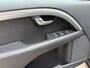 Volvo V70 1.6 T4 Limited Edition Automaat / Leder / Navi / 17" Velgen / Clima / Stoelverwarming / Trekhaak / PDC / Xenon / Cruise