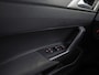 Volkswagen Polo 1.0 TSI Sportline Automaat (APPLE CARPLAY, GROOT NAVI, GETINT GLAS, ADAPTIVE CRUISE, SPORTSTOELEN, PARKEERSENSOREN, NIEUWE APK, NIEUWSTAAT)