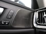 Volvo V60 2.0 B4 Plus Bright 197PK Aut. Panoramadak, Trekhaak, Memorystoelen, Harman Kardon Audio, 18" LM Velgen, Stoelverwarming, Standkachel, 360gr. Camera