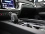 Volvo V60 2.0 B4 Plus Bright 197PK Aut. Panoramadak, Trekhaak, Memorystoelen, Harman Kardon Audio, 18" LM Velgen, Stoelverwarming, Standkachel, 360gr. Camera