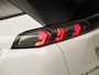 Peugeot e-2008 EV GT Pack 50 kWh Automaat (SOH 91,5%, PANORAMADAK, VIRTUAL COCKPIT, APPLE CARPLAY, GROOT NAVI, 360 CAMERA, SPORTSTOELEN, STOELVERWARMING, GETINT GLAS, KEYLESS, ADAPTIVE CRUISE, NIEUWSTAAT)