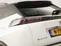 Peugeot e-2008 EV GT Pack 50 kWh Automaat (SOH 91,5%, PANORAMADAK, VIRTUAL COCKPIT, APPLE CARPLAY, GROOT NAVI, 360 CAMERA, SPORTSTOELEN, STOELVERWARMING, GETINT GLAS, KEYLESS, ADAPTIVE CRUISE, NIEUWSTAAT)