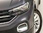Volkswagen T-Cross 1.0 TSI Life Sport (APPLE CARPLAY, GROOT NAVI, CLIMATE, STOELVERWARMING, SPORTSTOELEN, GETINT GLAS, CRUISE, NIEUWSTAAT)