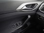 Volkswagen T-Cross 1.0 TSI Life Sport (APPLE CARPLAY, GROOT NAVI, CLIMATE, STOELVERWARMING, SPORTSTOELEN, GETINT GLAS, CRUISE, NIEUWSTAAT)