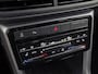 Volkswagen T-Cross 1.0 TSI Life Sport (APPLE CARPLAY, GROOT NAVI, CLIMATE, STOELVERWARMING, SPORTSTOELEN, GETINT GLAS, CRUISE, NIEUWSTAAT)