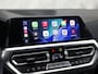 BMW 3-Serie Touring 320e High Executive 204Pk Automaat (APPLE CARPLAY, M STUUR, GROOT NAVI, STOELVERWARMING, CAMERA, LEDER, SPORTSTOELEN, GETINT GLAS, ZWART HEMEL, NIEUWE APK, NIEUWSTAAT)