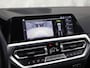 BMW 3-Serie Touring 320e High Executive 204Pk Automaat (APPLE CARPLAY, M STUUR, GROOT NAVI, STOELVERWARMING, CAMERA, LEDER, SPORTSTOELEN, GETINT GLAS, ZWART HEMEL, NIEUWE APK, NIEUWSTAAT)