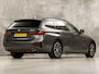 BMW 3-Serie Touring 320e High Executive 204Pk Automaat (APPLE CARPLAY, M STUUR, GROOT NAVI, STOELVERWARMING, CAMERA, LEDER, SPORTSTOELEN, GETINT GLAS, ZWART HEMEL, NIEUWE APK, NIEUWSTAAT)