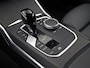 BMW 3-Serie Touring 320e High Executive 204Pk Automaat (APPLE CARPLAY, M STUUR, GROOT NAVI, STOELVERWARMING, CAMERA, LEDER, SPORTSTOELEN, GETINT GLAS, ZWART HEMEL, NIEUWE APK, NIEUWSTAAT)