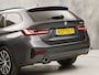 BMW 3-Serie Touring 320e High Executive 204Pk Automaat (APPLE CARPLAY, M STUUR, GROOT NAVI, STOELVERWARMING, CAMERA, LEDER, SPORTSTOELEN, GETINT GLAS, ZWART HEMEL, NIEUWE APK, NIEUWSTAAT)