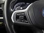 BMW 3-Serie Touring 320e High Executive 204Pk Automaat (APPLE CARPLAY, M STUUR, GROOT NAVI, STOELVERWARMING, CAMERA, LEDER, SPORTSTOELEN, GETINT GLAS, ZWART HEMEL, NIEUWE APK, NIEUWSTAAT)
