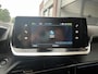 Peugeot e-2008 GT EV 3-FASEN 50kWh 136pk | KEYLESS ENTRY | TREKHAAK | STOELVERW. | 3D i-COCKPIT® | NAVI | CAMERA | APPLE CARPLAY / ANDROID AUTO |