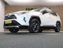 Toyota RAV4 2.5 Hybrid Style -  AFNEEMBARE TREKGEWICHT - TREKGEWICHT 800 KG - 4 SEIZOENENBANDEN - ELEKTRISCHE ACHTERKLEP - ELEKTRISCHE BESTUURDERSSTOEL - VOORSTOELEN VERWARMD - CLIMATE CONTROL - CAMERA - DRAADLOZE TELEFOONLADER - APPLE CARPLAY/ ANDROID AUTO - PARKEERSENSOREN VOOR EN ACHTER - TWO TONE LAK - KEYLESS ENTRY/ START - KIWA ALARMSYSTEEM - ONDERHOUDSHISTORIE AANWEZIG