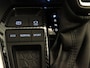 Toyota RAV4 2.5 Hybrid Style -  AFNEEMBARE TREKGEWICHT - TREKGEWICHT 800 KG - 4 SEIZOENENBANDEN - ELEKTRISCHE ACHTERKLEP - ELEKTRISCHE BESTUURDERSSTOEL - VOORSTOELEN VERWARMD - CLIMATE CONTROL - CAMERA - DRAADLOZE TELEFOONLADER - APPLE CARPLAY/ ANDROID AUTO - PARKEERSENSOREN VOOR EN ACHTER - TWO TONE LAK - KEYLESS ENTRY/ START - KIWA ALARMSYSTEEM - ONDERHOUDSHISTORIE AANWEZIG