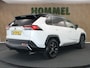 Toyota RAV4 2.5 Hybrid Style -  AFNEEMBARE TREKGEWICHT - TREKGEWICHT 800 KG - 4 SEIZOENENBANDEN - ELEKTRISCHE ACHTERKLEP - ELEKTRISCHE BESTUURDERSSTOEL - VOORSTOELEN VERWARMD - CLIMATE CONTROL - CAMERA - DRAADLOZE TELEFOONLADER - APPLE CARPLAY/ ANDROID AUTO - PARKEERSENSOREN VOOR EN ACHTER - TWO TONE LAK - KEYLESS ENTRY/ START - KIWA ALARMSYSTEEM - ONDERHOUDSHISTORIE AANWEZIG