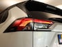 Toyota RAV4 2.5 Hybrid Style -  AFNEEMBARE TREKGEWICHT - TREKGEWICHT 800 KG - 4 SEIZOENENBANDEN - ELEKTRISCHE ACHTERKLEP - ELEKTRISCHE BESTUURDERSSTOEL - VOORSTOELEN VERWARMD - CLIMATE CONTROL - CAMERA - DRAADLOZE TELEFOONLADER - APPLE CARPLAY/ ANDROID AUTO - PARKEERSENSOREN VOOR EN ACHTER - TWO TONE LAK - KEYLESS ENTRY/ START - KIWA ALARMSYSTEEM - ONDERHOUDSHISTORIE AANWEZIG