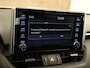 Toyota RAV4 2.5 Hybrid Style -  AFNEEMBARE TREKGEWICHT - TREKGEWICHT 800 KG - 4 SEIZOENENBANDEN - ELEKTRISCHE ACHTERKLEP - ELEKTRISCHE BESTUURDERSSTOEL - VOORSTOELEN VERWARMD - CLIMATE CONTROL - CAMERA - DRAADLOZE TELEFOONLADER - APPLE CARPLAY/ ANDROID AUTO - PARKEERSENSOREN VOOR EN ACHTER - TWO TONE LAK - KEYLESS ENTRY/ START - KIWA ALARMSYSTEEM - ONDERHOUDSHISTORIE AANWEZIG