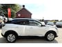 Peugeot 3008 * Style * 130 Pk *** AUTOMAAT *** Tip van de Chef ! * Navigatie * Trekhaak * Stoelverwarming * 17" Lichtmetalen Velgen * Vierseizoenenbanden * Achteruitrij Camera * Adaptive Cruise Control * Led Koplampen * Start Button * Vingerhoets; Vierde Generatie Eersteklas Service. Al meer dan 100 jaar een begrip in de Brabantse Kempen