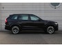 Volvo XC90 T8 Plug-in hybrid AWD Ultra Dark | Panoramadak | Luchtvering | Trekhaak | Premium audio by Bowers & Wilkins | Verwarmbare voorstoelen met massagefunctie | 360 graden camera | Head-up display | Verwarmbare achterbank en stuurwiel |