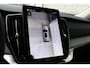 Volvo XC90 T8 Plug-in hybrid AWD Ultra Dark | Panoramadak | Luchtvering | Trekhaak | Premium audio by Bowers & Wilkins | Verwarmbare voorstoelen met massagefunctie | 360 graden camera | Head-up display | Verwarmbare achterbank en stuurwiel |