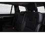 Volvo XC90 T8 Plug-in hybrid AWD Ultra Dark | Panoramadak | Luchtvering | Trekhaak | Premium audio by Bowers & Wilkins | Verwarmbare voorstoelen met massagefunctie | 360 graden camera | Head-up display | Verwarmbare achterbank en stuurwiel |
